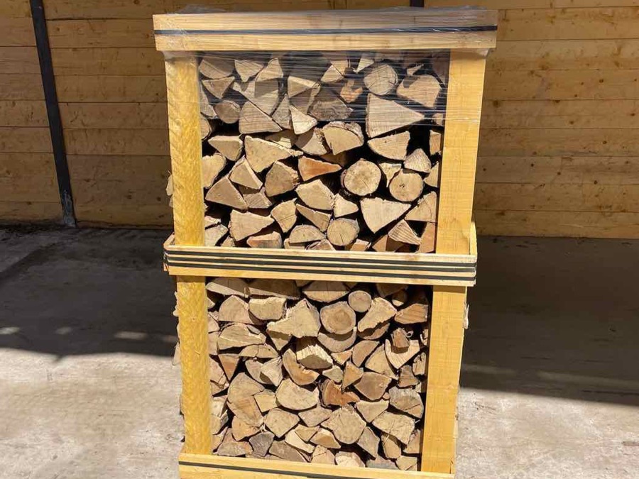 Deux caisses palettes de bûches de 40 cm au dépôt